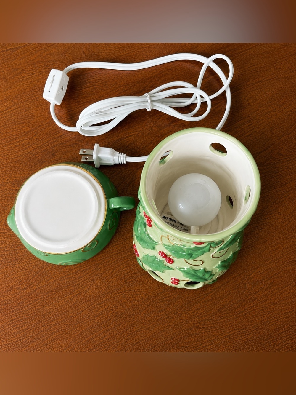 Holly Berry Electric Wax Warmer Summer Pot Ceramic Christmas Waxcessories 2006 - Picture 4 of 7